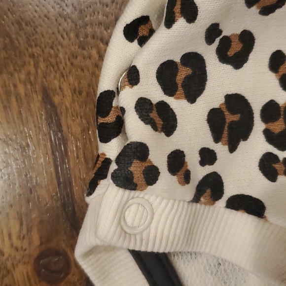 Girls H&M leopard print sweatshirt size 2T - Picture 2 of 4